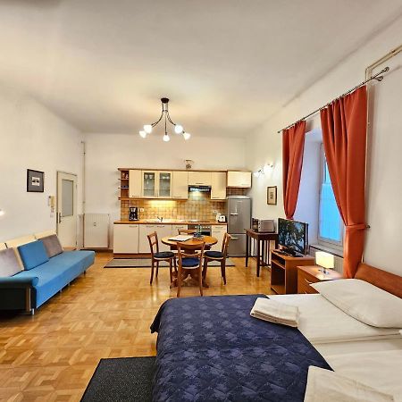 Spacious Central Studio Nika 2 Tour As Ljubljana Exterior photo