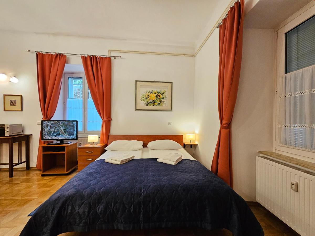 Spacious Central Studio Nika 2 Tour As Ljubljana Exterior photo